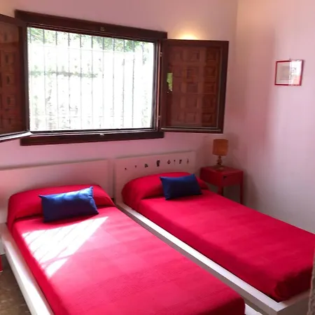 Pass The Keys Con Piscina En Holiday home
