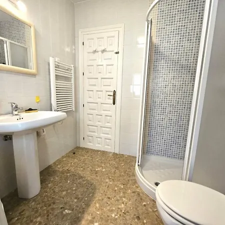 Pass The Keys Con Piscina En * Marbella