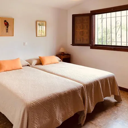 Pass The Keys Con Piscina En Holiday home