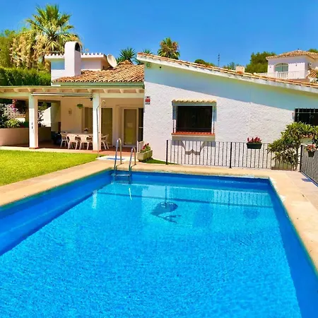 Pass The Keys Con Piscina En Holiday home