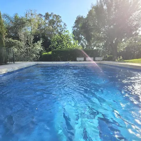 Pass The Keys Con Piscina En Holiday home *
